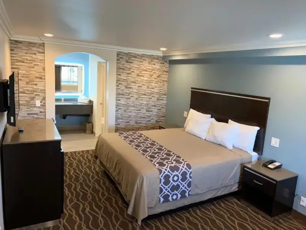 Industry Inn & Suites 4